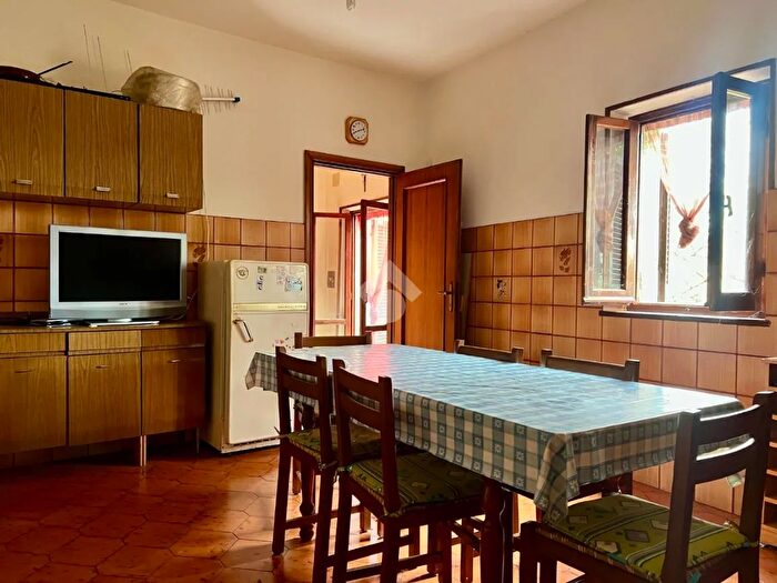 Appartamento trilocale in vendita in Via Umberto I, Soriano Nel Cimino