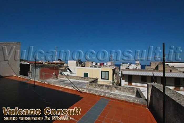 Appartamento quadrilocale in vendita in Via Cesare Battisti, Lipari