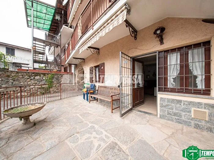 Casa quadrilocale in vendita in Via Chiesa, Paruzzaro
