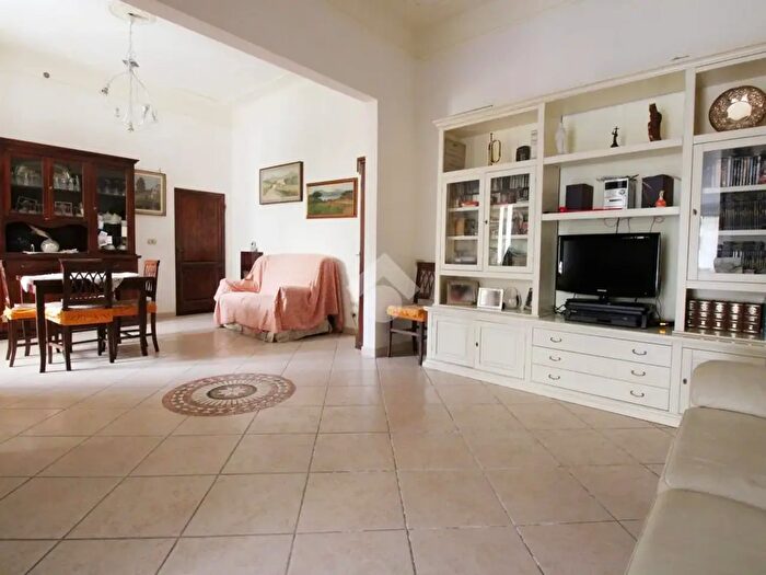 Appartamento con 5 locali in vendita in Via Vincenzo da Filicaia, Prato