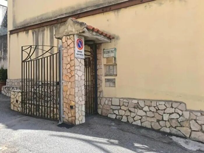 Appartamento con 5 locali in vendita in Via Consolare Pompea, Messina