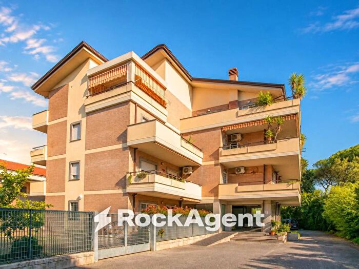 Appartamento trilocale in vendita in Via Tuscolana, Tor Vergata, Roma