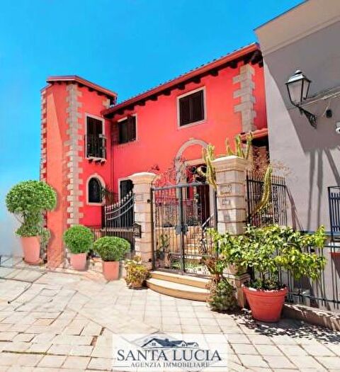 Casa con 5 locali in vendita in Largo Castello, Canicatti