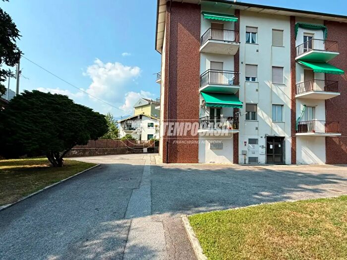 Appartamento trilocale in vendita in Via al Roccolo, Verbania