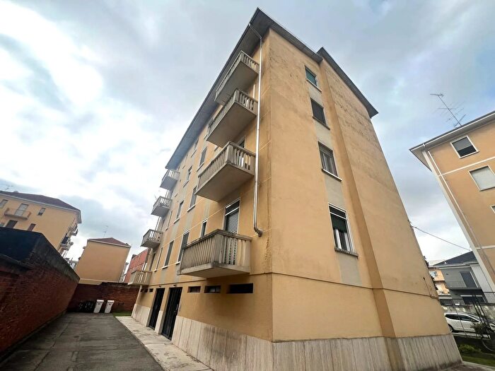 Appartamento trilocale in vendita in Via Benadir, Vercelli