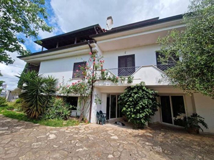 Casa con 6 locali in vendita in Strada Acque Alte, Latina