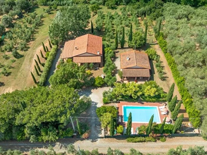 Appartamento con 6 locali in vendita in Via del Paratino, Cecina