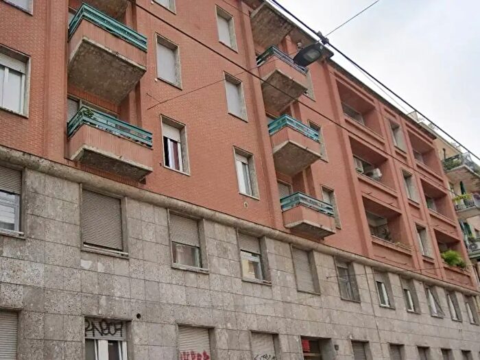 Appartamento con 5 locali in vendita in Via degli Imbriani, Milano