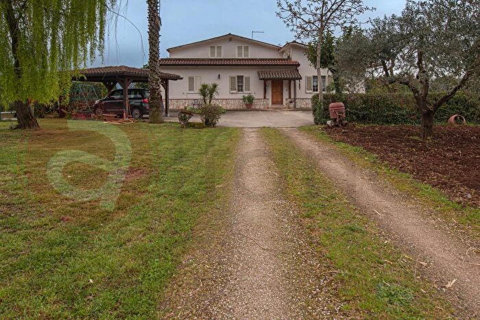 Casa con 7 locali in vendita in Via per La Stazione di Aquino, Castrocielo