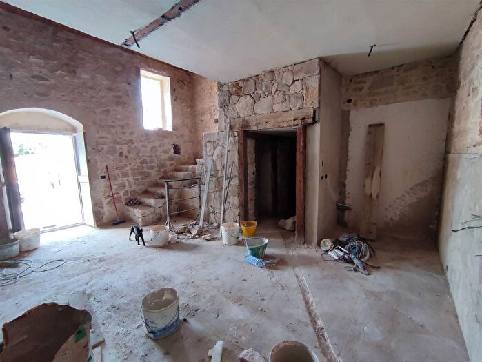 Casa con 6 locali in vendita in Ragusa