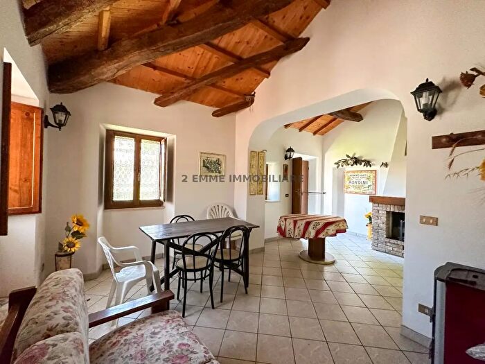 Casa quadrilocale in vendita in Frazione Funti Snc, Ascoli Piceno