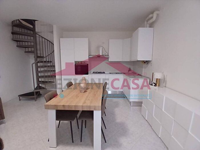 Appartamento bilocale in affitto in Via San Cristoforo, Saronno