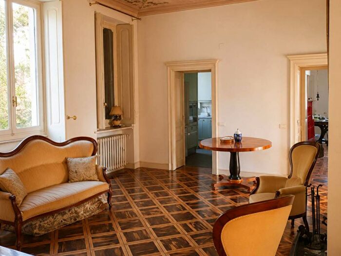 Appartamento quadrilocale in affitto in Via Giuseppe Mazzini, Castello Cabiaglio