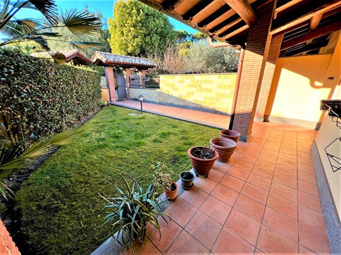 Casa con 6 locali in affitto in Via Augusto Gaudenzi, Pisana Bravetta, Roma