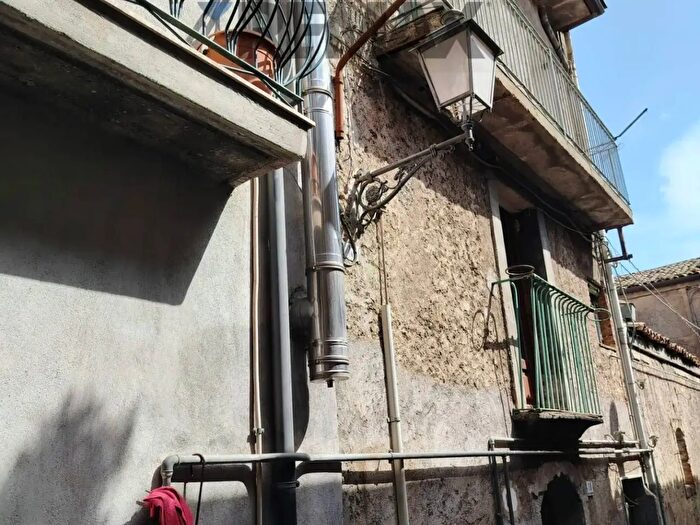 Casa con 7 locali in vendita in Via dei Longhitano, Randazzo