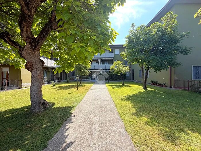 Appartamento trilocale in vendita in Via delle Margherite, Castelverde