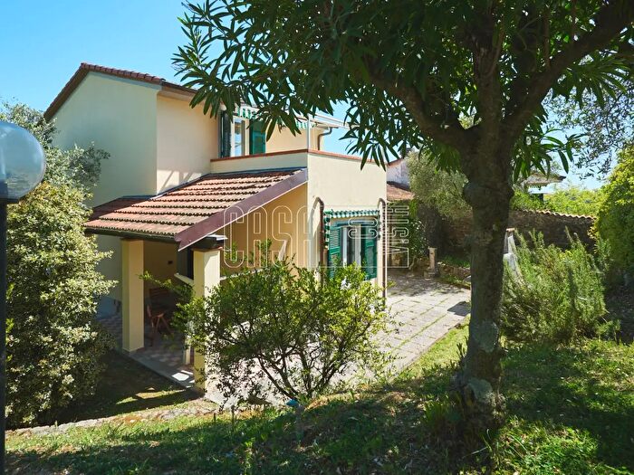 Casa con 6 locali in vendita in Via Serra di Cerri, Arcola