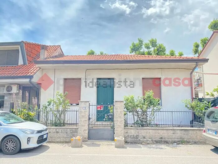 Casa quadrilocale in vendita in Via Giacomo Puccini, Frosinone