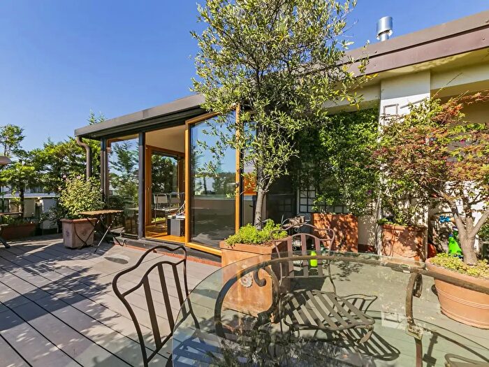 Appartamento con 6 locali in vendita in Via Carlo Leoni, Padova