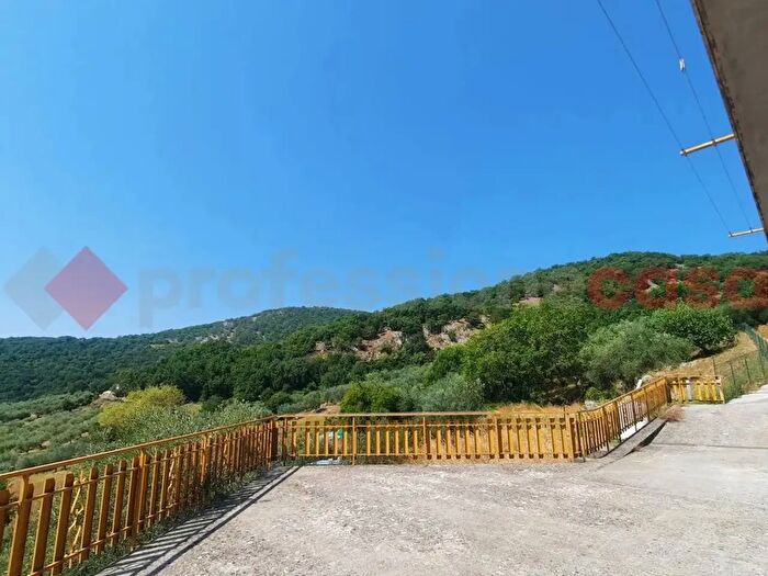 Casa con 9 locali in vendita in Via Castello Snc, Veroli