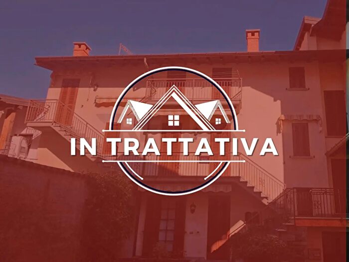Appartamento con 5 locali in vendita in Via Lavatoio, Comerio