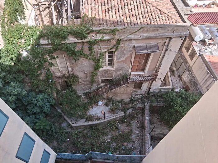 Casa con 6 locali in vendita in Via Carlo Falconieri, Messina