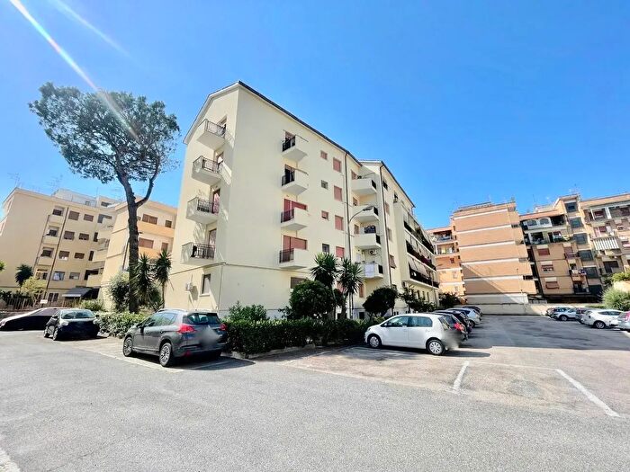 Appartamento bilocale in affitto in Via delle Baleari, Roma