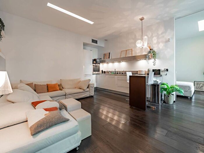 Appartamento bilocale in affitto in Via Della Moscova, Moscova, Milano