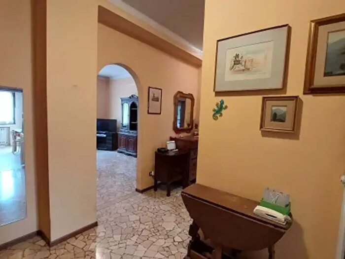 Appartamento trilocale in vendita in Via Genova, Piacenza