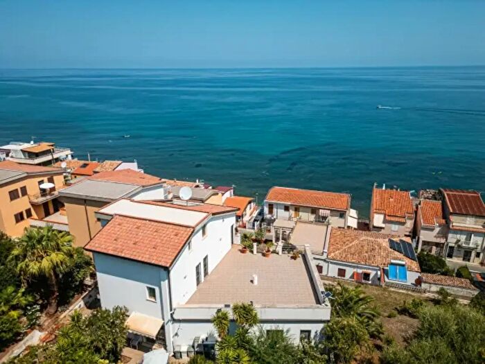 Casa con 6 locali in vendita in Via B Brin, Caronia