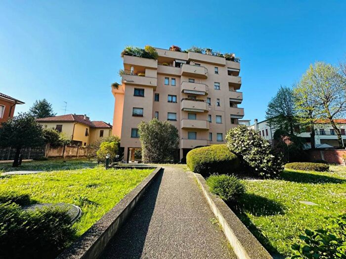 Appartamento monolocale in affitto in Via Monte Nevoso, Piscina, Legnano