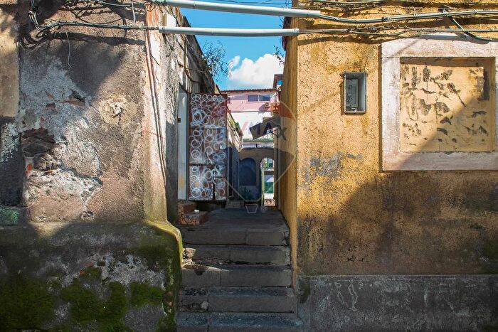 Casa con 16 locali in vendita in Via Grassi, Catania