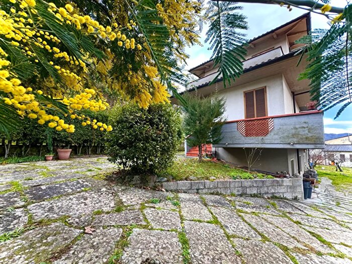 Casa con 5 locali in vendita in Strada Vicinale La Saccia Castagneta, Vernio