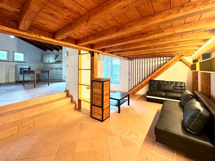 Appartamento bilocale in affitto in Via Martino Longhi, Viggiu