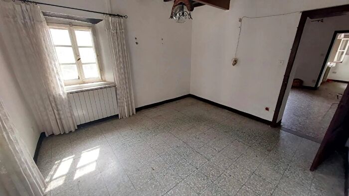 Casa con 6 locali in vendita in Buti