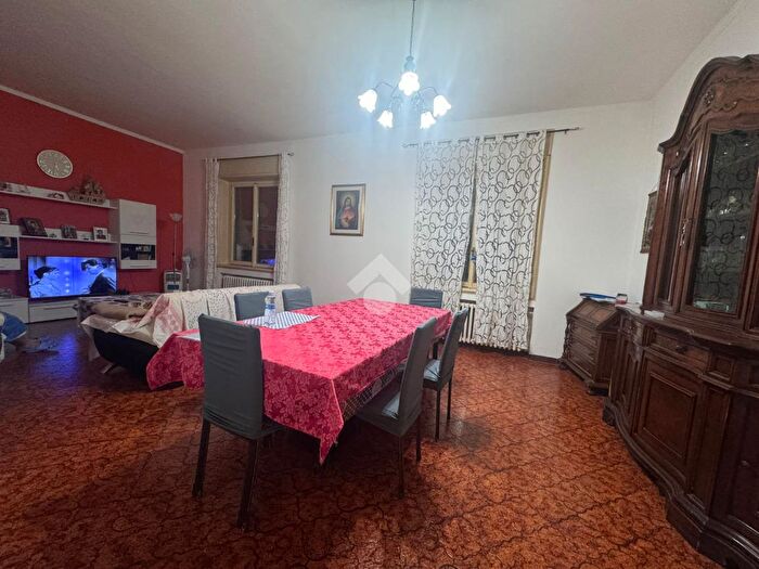 Appartamento quadrilocale in vendita in Viale F Crispi, Modena