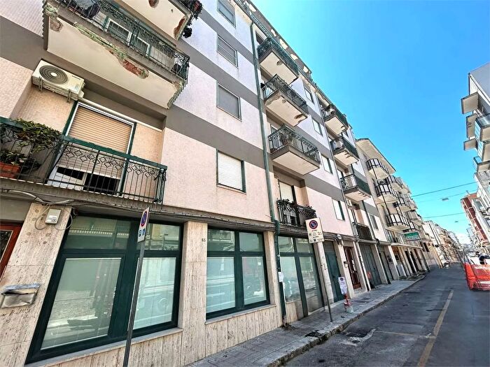 Appartamento con 5 locali in vendita in Via Romolo Brindisi, Brindisi