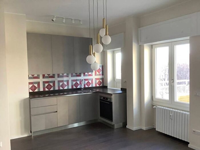 Appartamento trilocale in affitto in via Alcuino, Sempione, Milano
