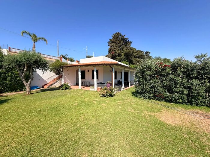 Casa quadrilocale in vendita in Contrada Gallina, Avola