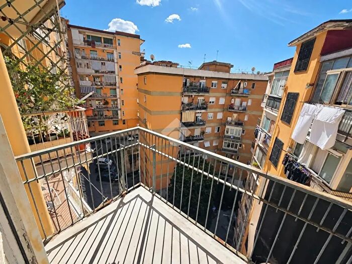 Appartamento trilocale in vendita in Via Pigna, Napoli
