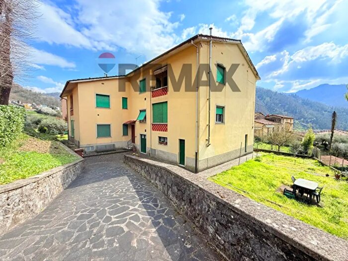 Appartamento con 5 locali in vendita in Bagni Di Lucca