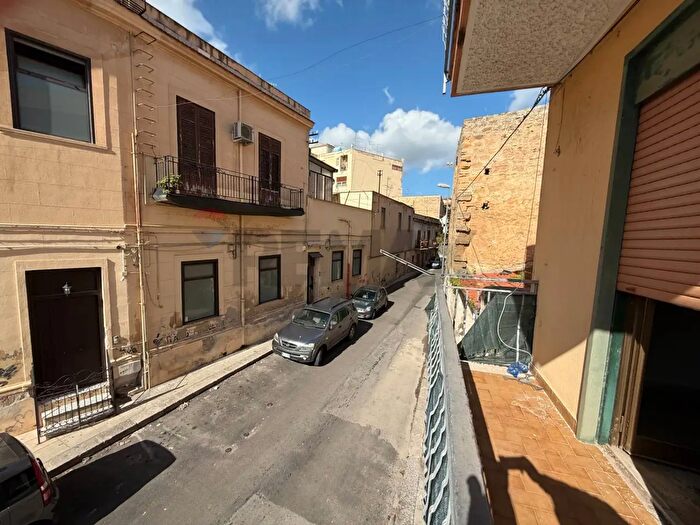 Casa con 7 locali in vendita in Palermo