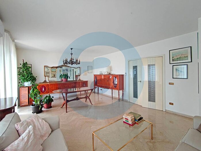 Appartamento trilocale in vendita in Via Angelantonio Quaranta, Bari