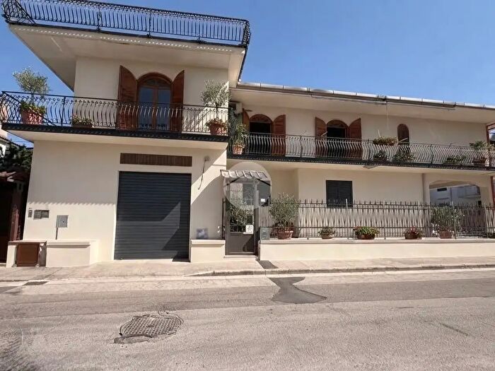 Casa con 6 locali in vendita in Via C C Censorino, Sant'Arpino