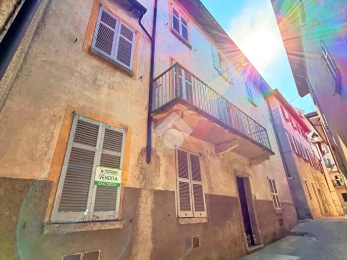 Casa con 6 locali in vendita in Via della Pace, Perledo