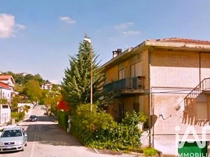 Appartamento trilocale in vendita in Via Ponte Vezzola, Teramo
