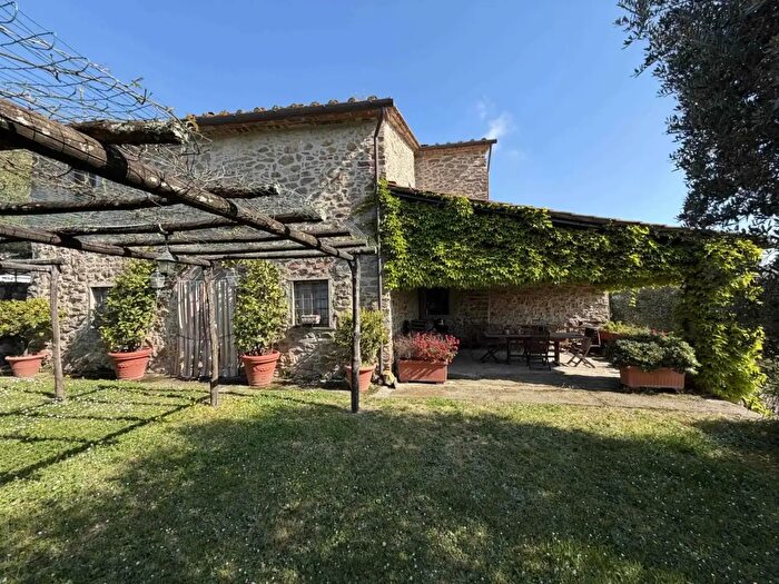 Casa con 10 locali in vendita in Serravalle Pistoiese