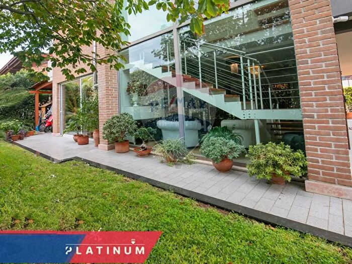 Casa con 8 locali in vendita in Via Enrico di Luciano, Siracusa