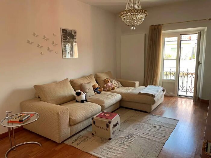 Appartamento trilocale in affitto in Via Melzo, Milano