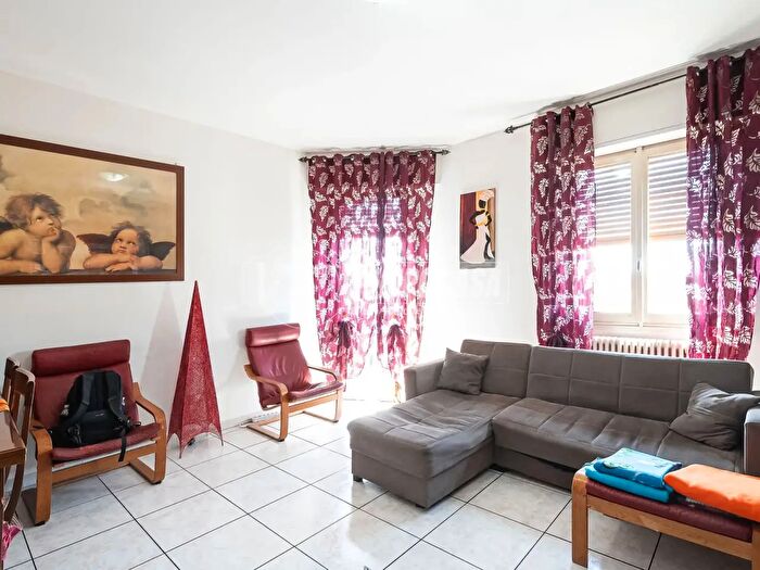 Appartamento trilocale in vendita in Carugo